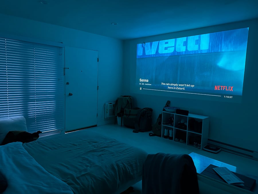 116 inch image !
Home Cinema projector to watch your favorite streaming.