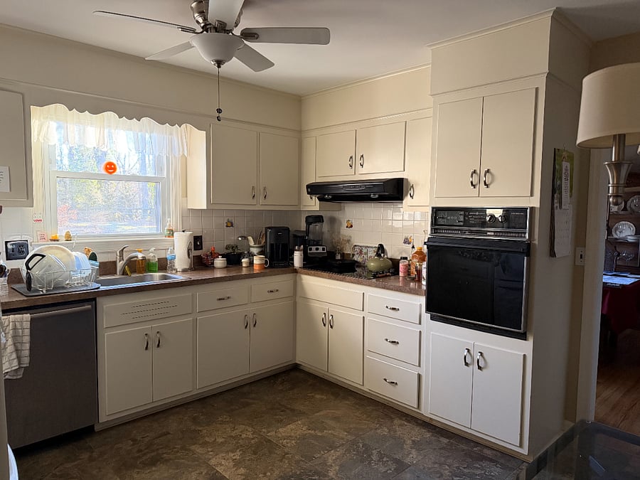 Full kitchen with refrigerator, stovetop, oven, coffee maker & kettle, toaster, toaster oven, microwave, dishwasher, garbage disposal, slow cooker, dishes, glasses, everything you need!