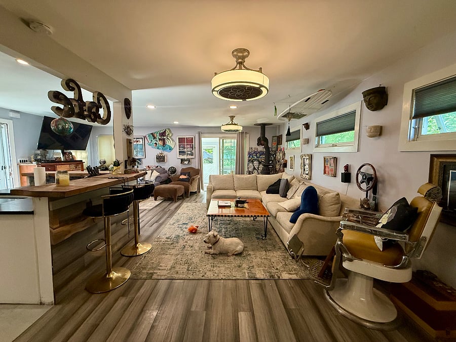 Living room/kitchen area