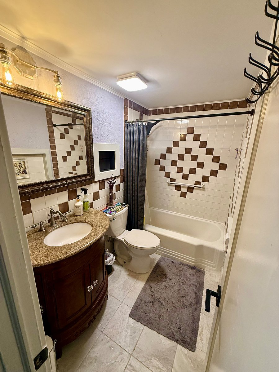 Full bath bathroom