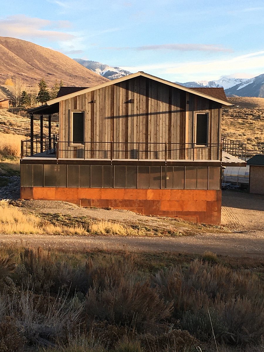 Exterior view showing beautiful setting in the mountains. 