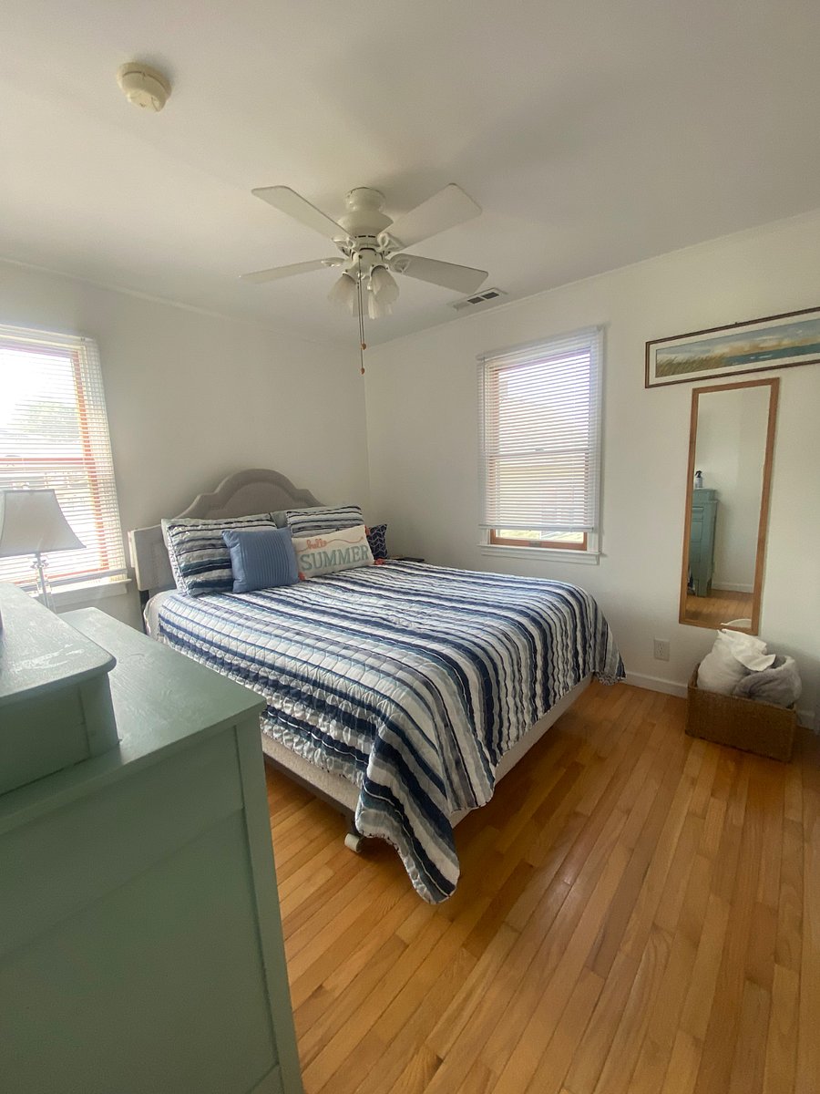 Queen bedroom