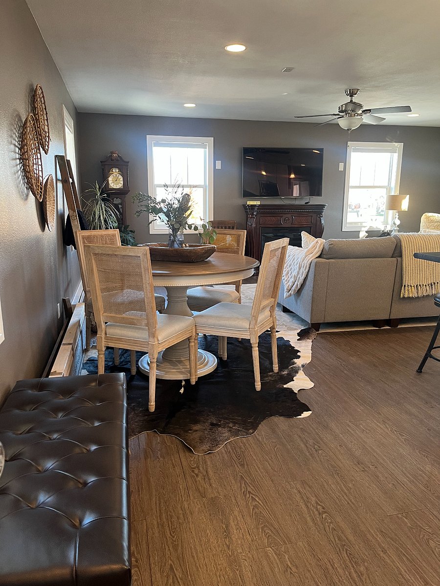 Lots of seating and open layout.