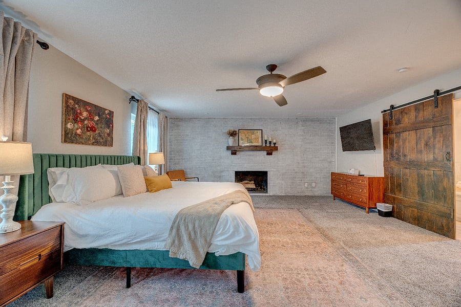 First floor primary suite with a king bed, 50" smart TV, blackout curtains, ensuite bath, with jetted tub, walk in shower, 2 large walk in closets, and a quiet space to recharge between shifts.