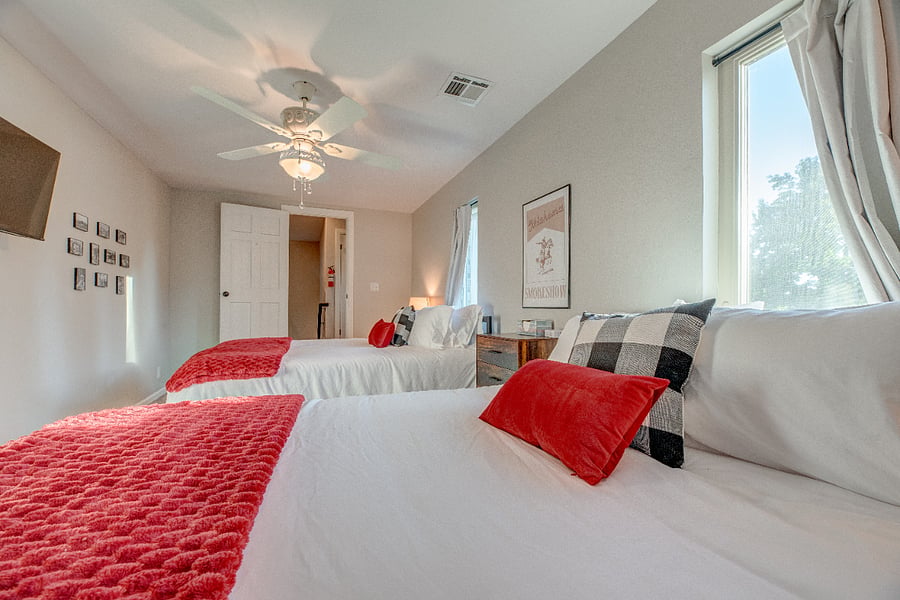 Two queen beds with soft cotton sheets, 40" smart tv, and huge walk-in closet ideal for guests, roommates, or family visits. 