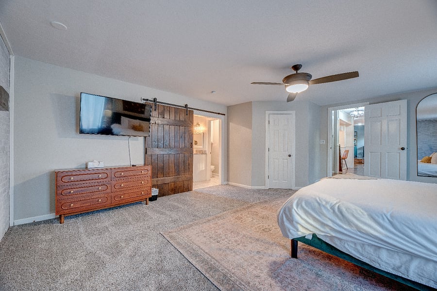 Plenty of space to unpack and unwind. 