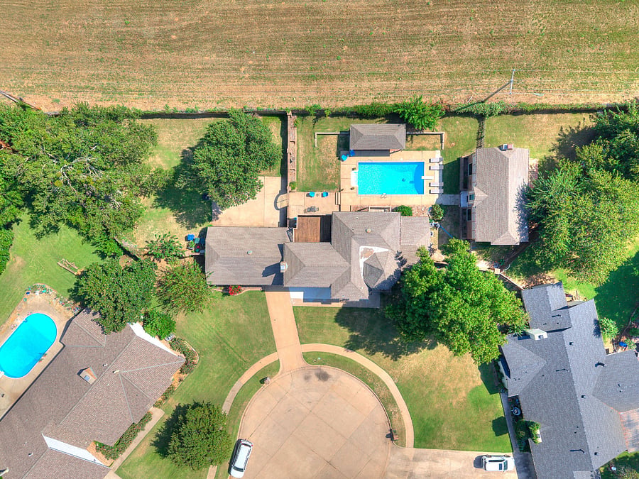 Located at the end of a quiet culdesac in a very safe neighborhood just minutes to OU and many hospitals. 