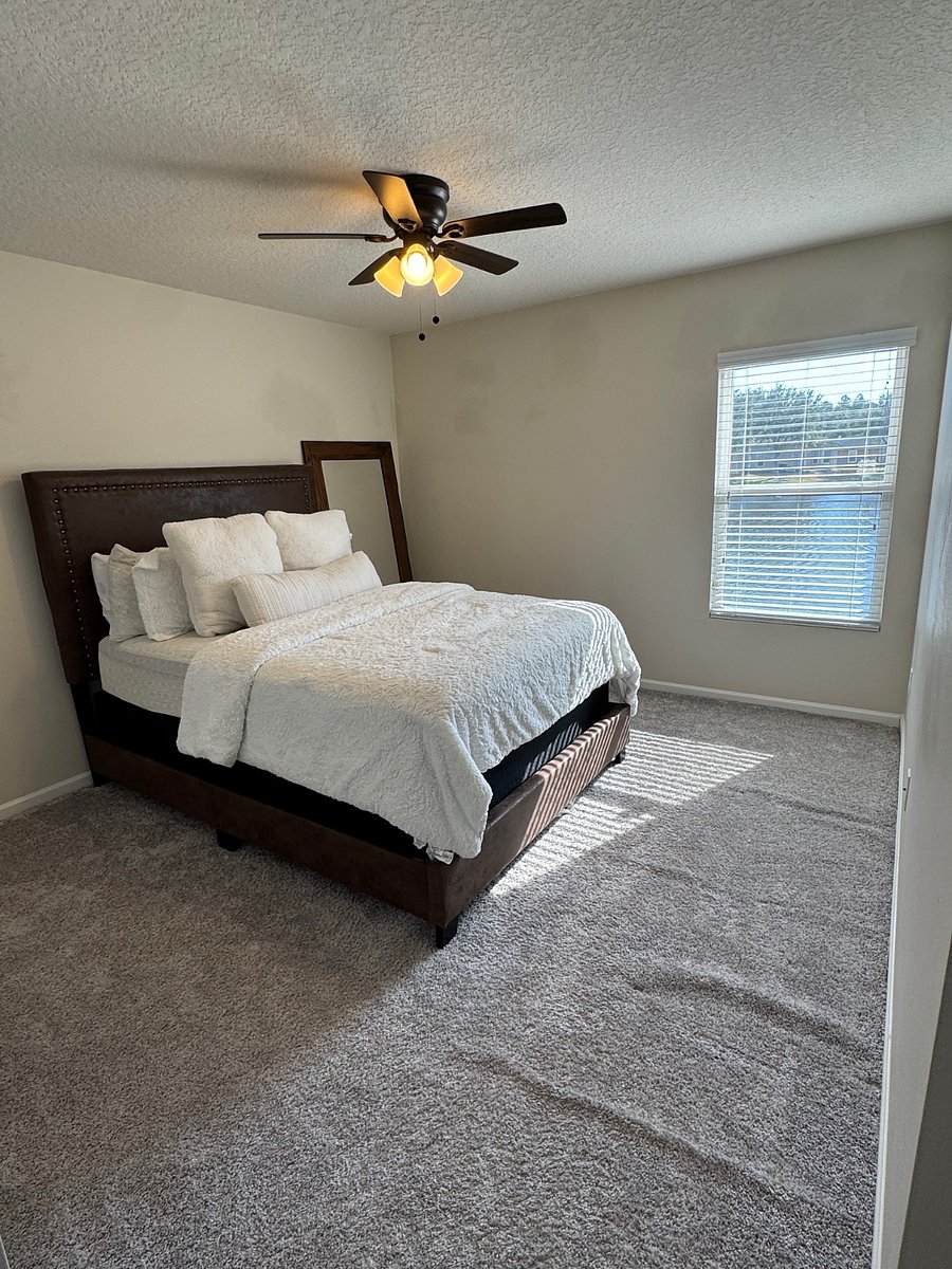 Queen Bed/ Guest Room