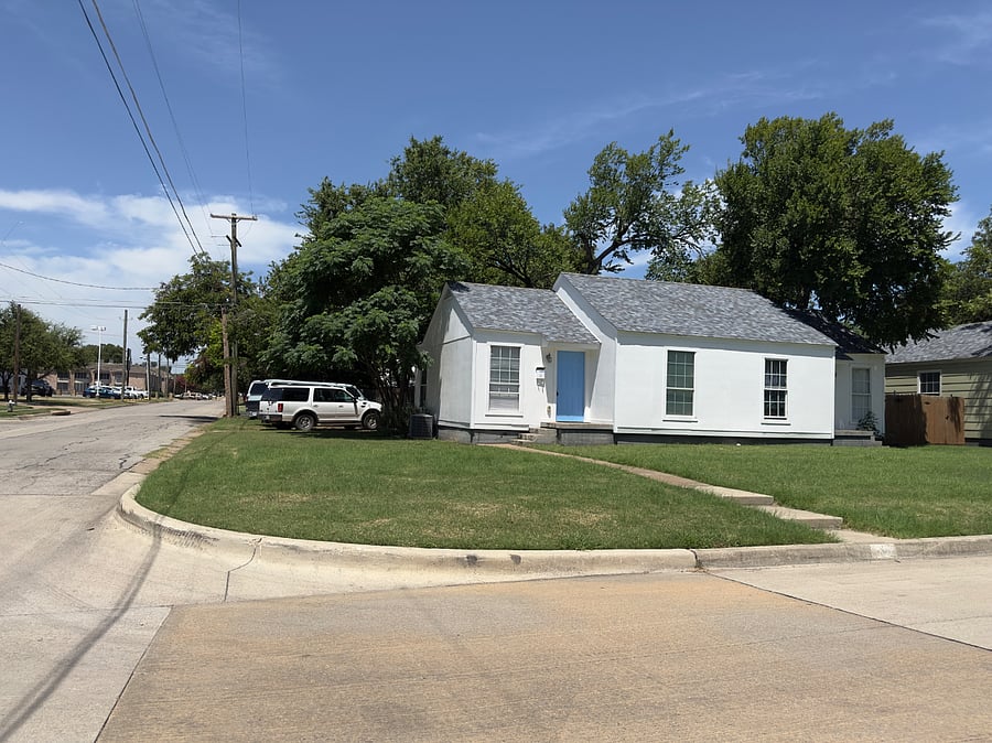Front yard left apartment