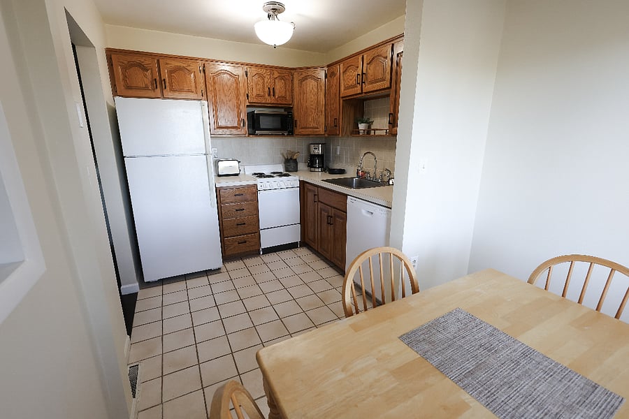 Full kitchen