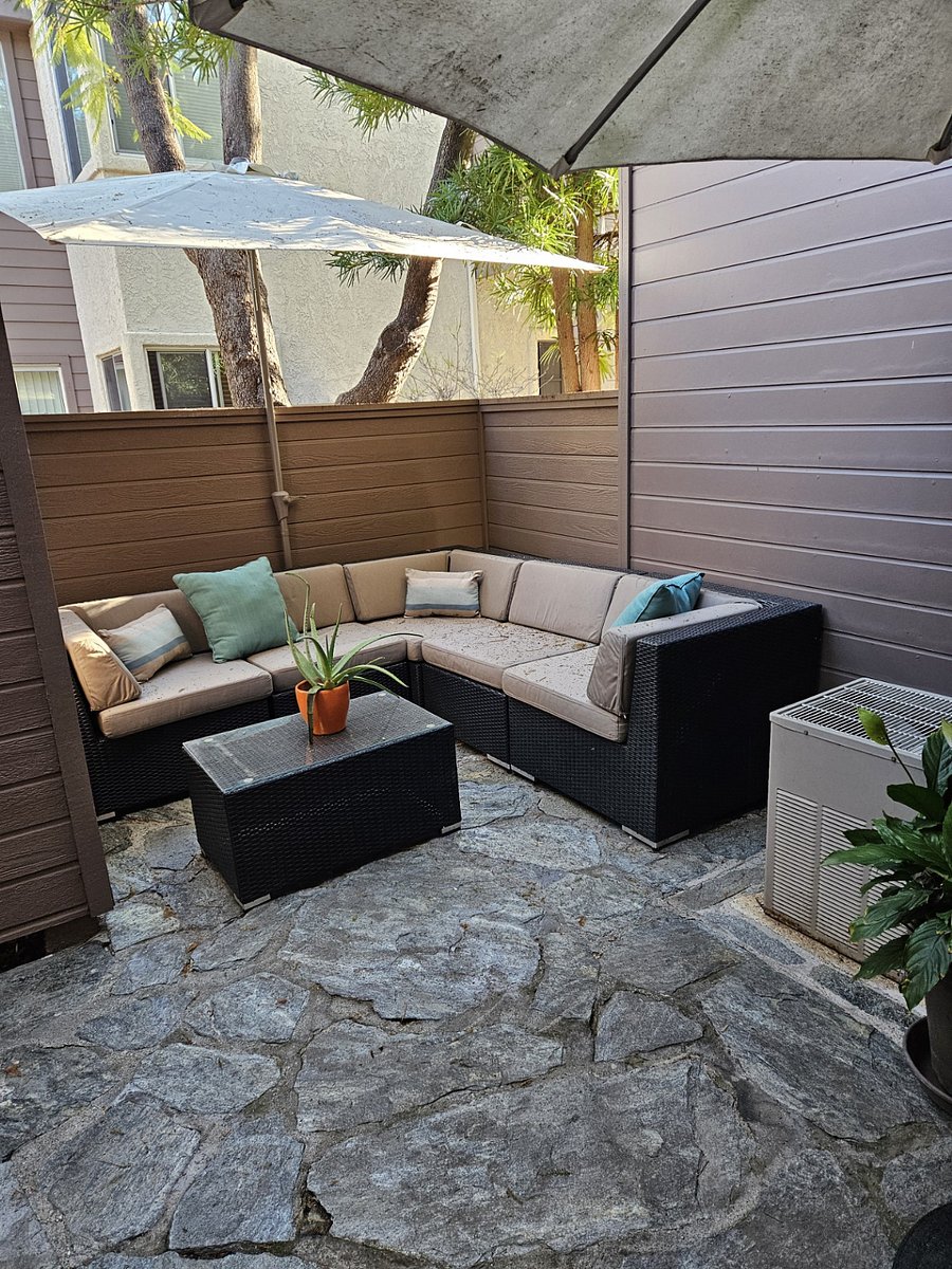 Side yard patio
