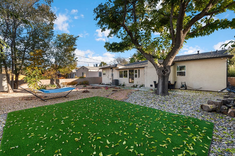 Beautiful North facing backyard great for relaxing!