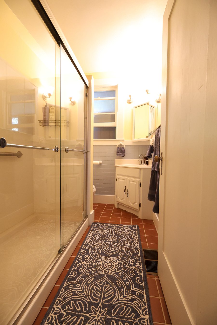 Bathroom (Main Level)