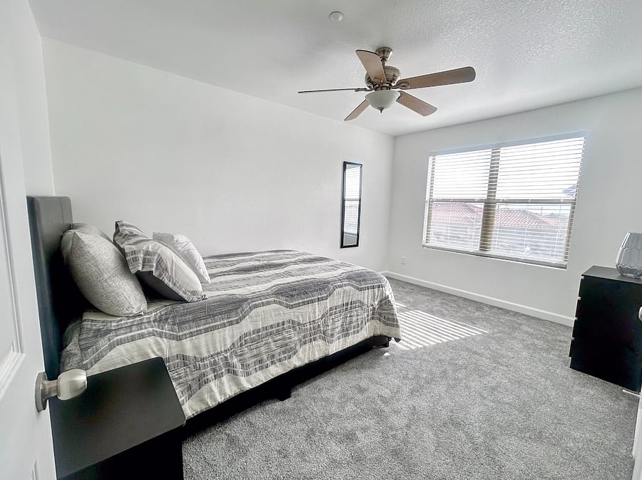 Queen Bed Room