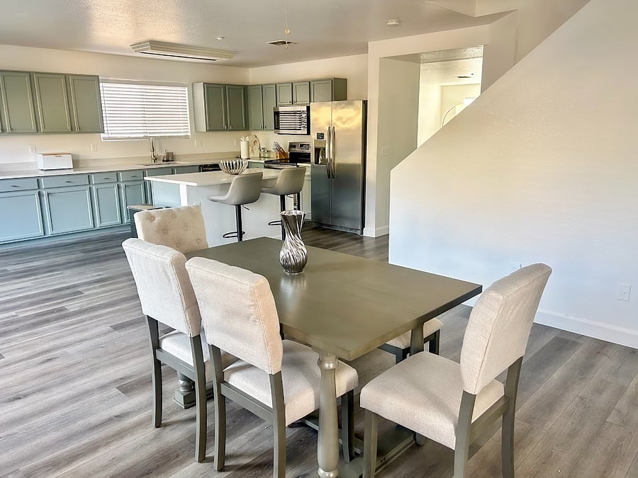 Kitchen & Dining Area