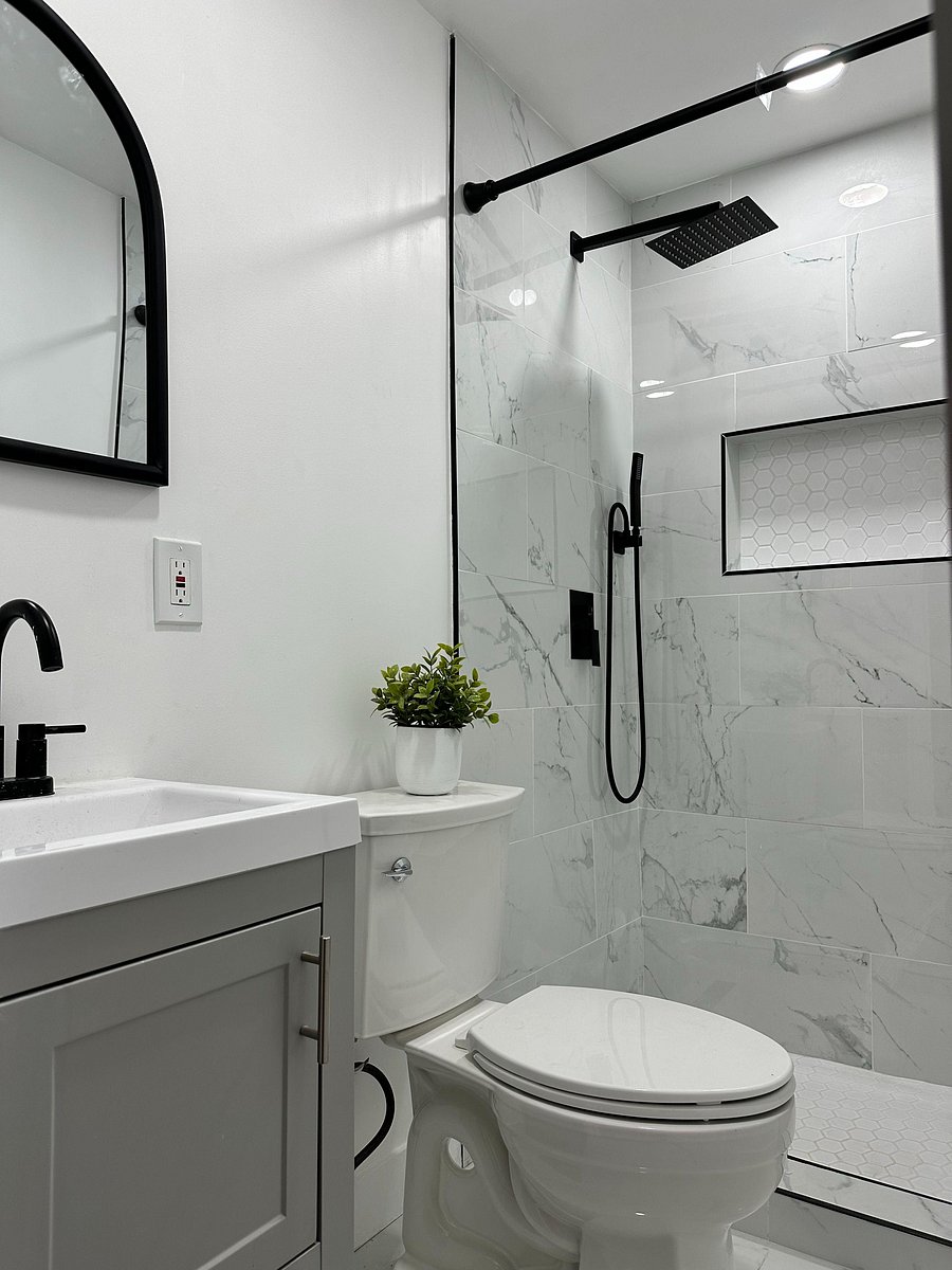 Perfectly remodeled full bathroom