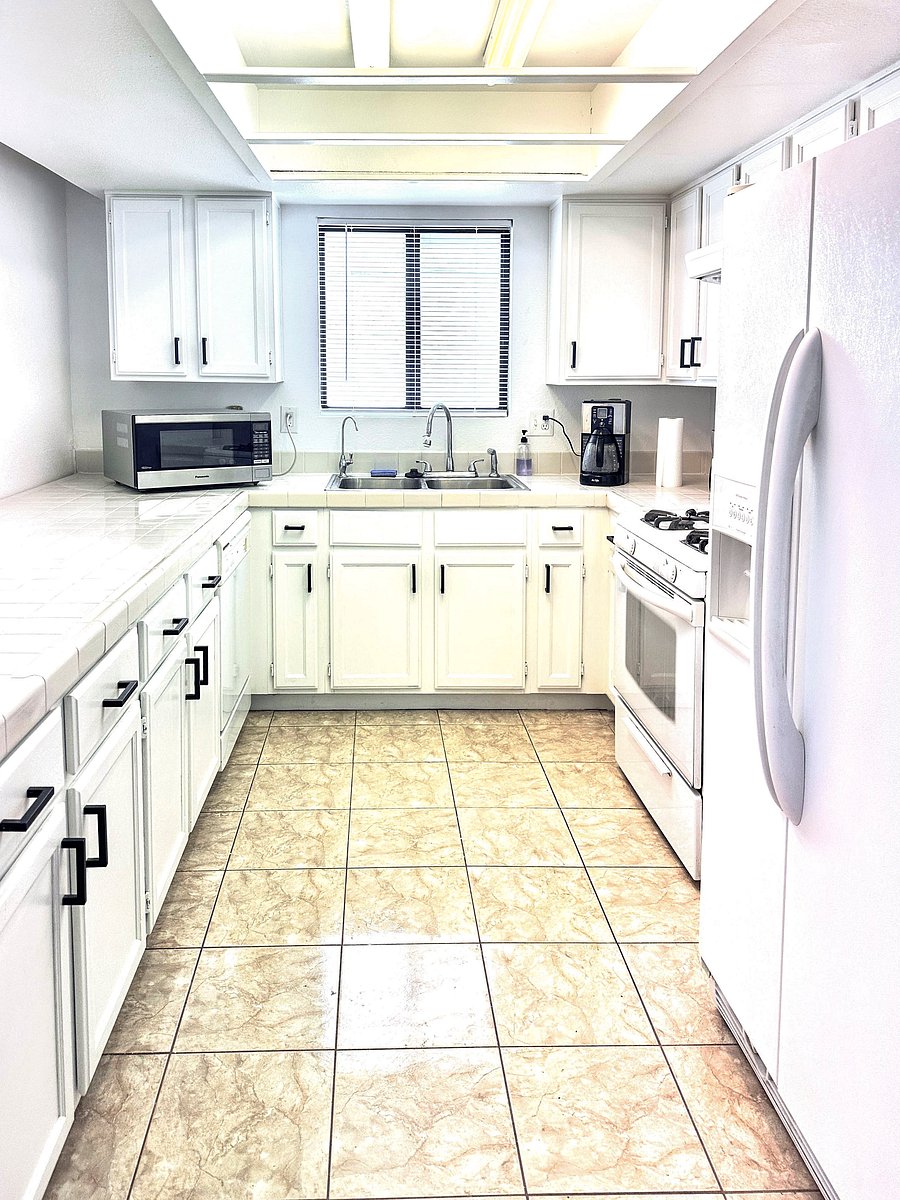 Full kitchen with a full fridge, coffee maker, microwave, gas stove, oven and basic kit