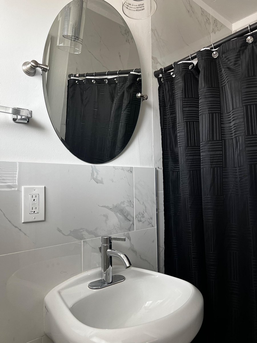 Full bathroom room 3