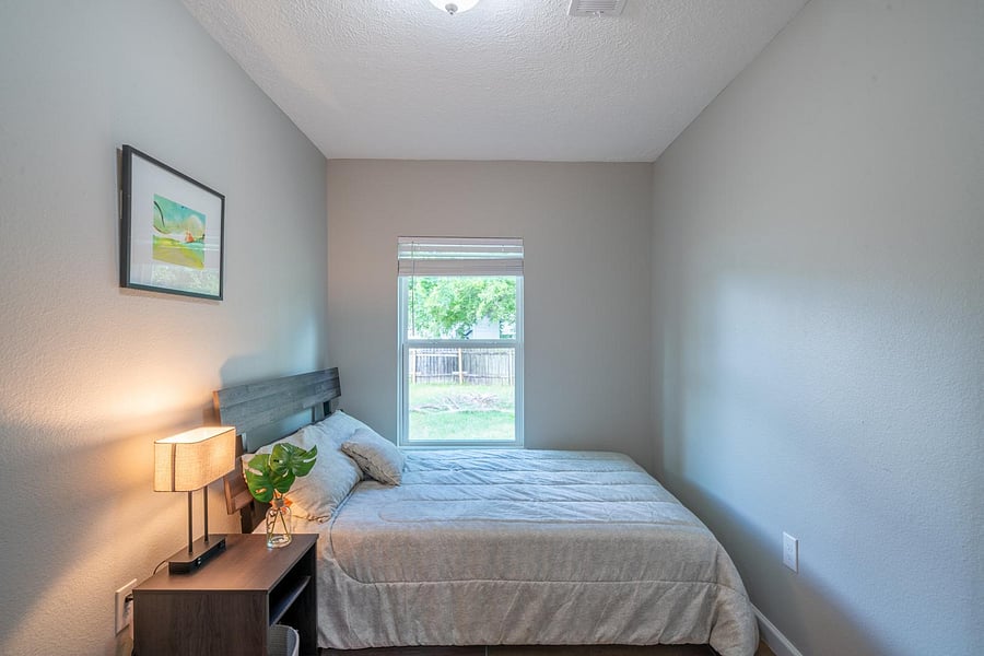 Not shown new TV and desk recently installed!