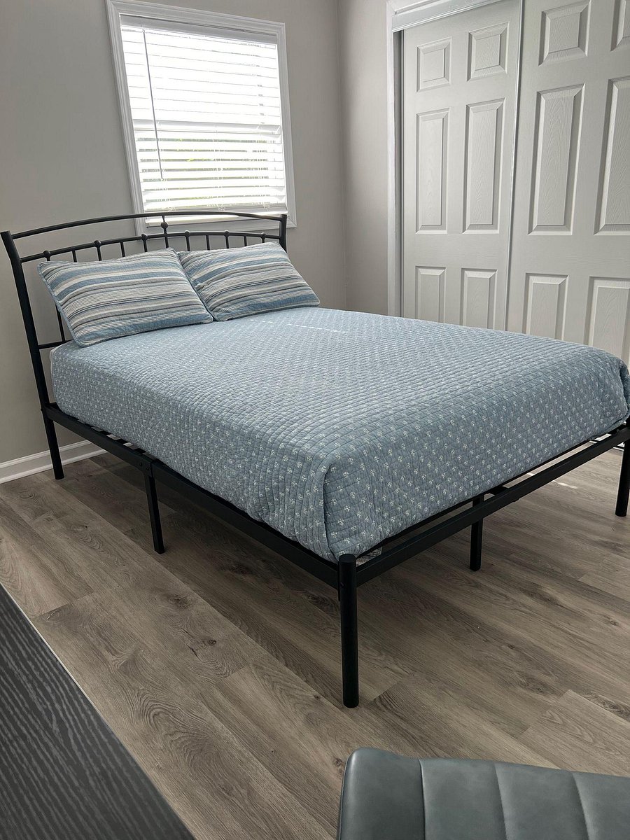 #6 - Large Corner Bedroom - Includes closet, nightstand, writing desk and chair