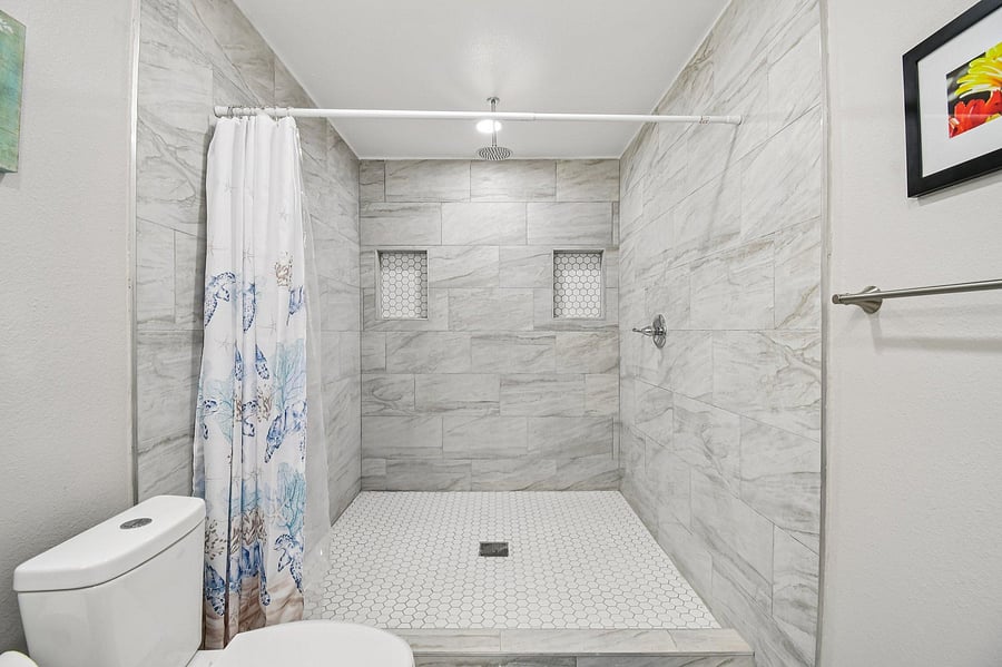 Large Bathroom for 7 & 8 - Main