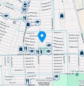 Food and stores nearby