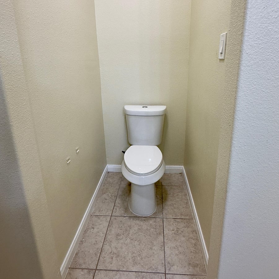 MASTER TOILET