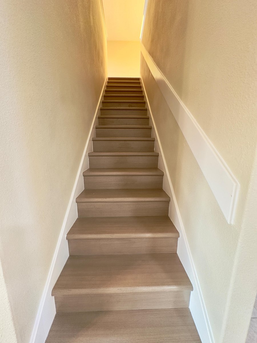 STAIRS TO GO UPSTAIRS