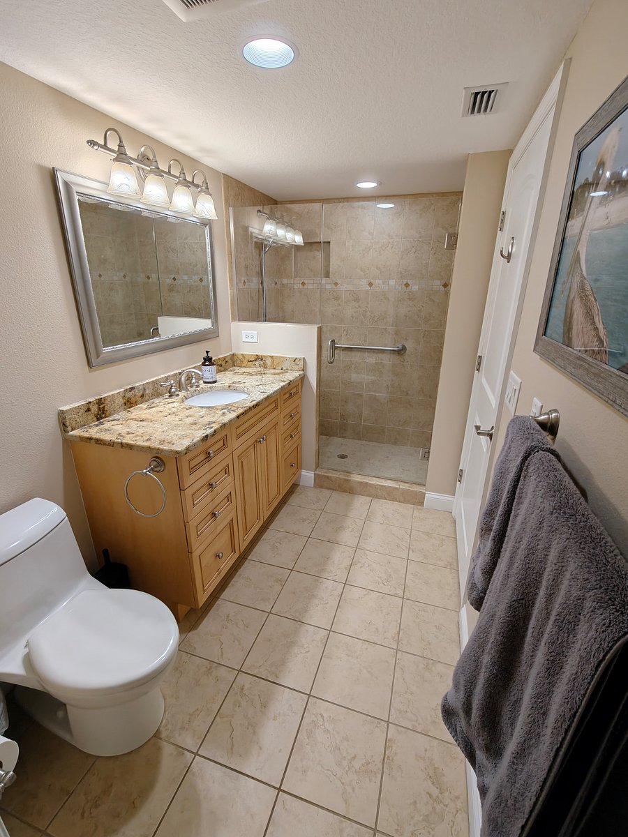 Bath #2 w/ walk-in shower