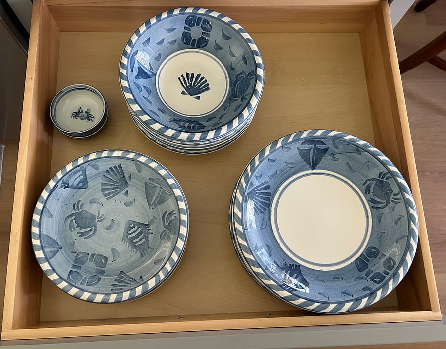 Nautical themed plates and bowls.