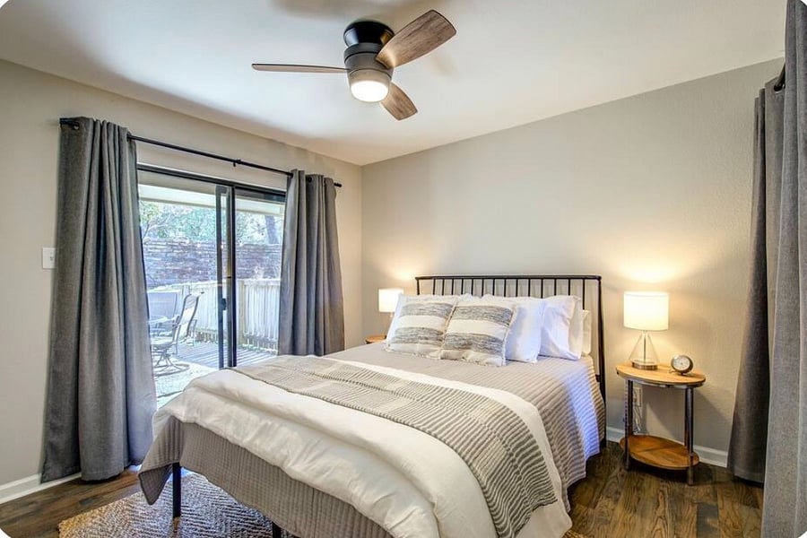 3rd bedroom, queen bed
