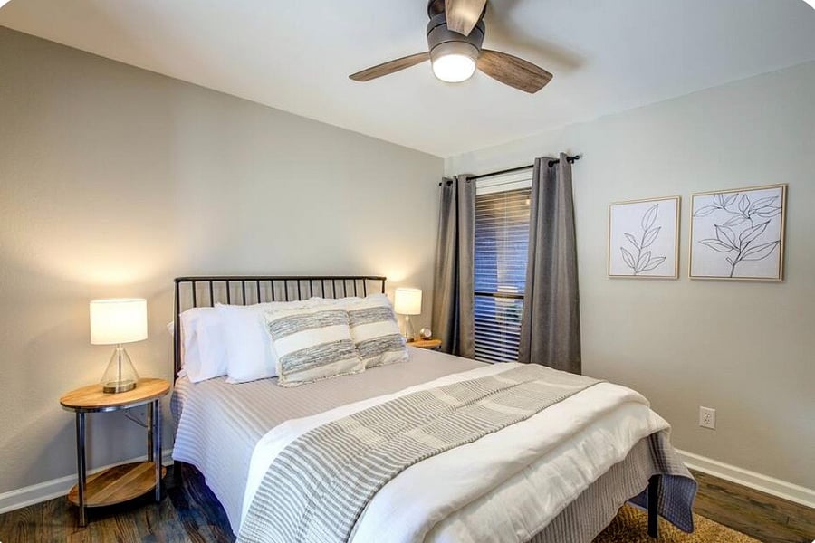 3rd bedroom, queen bed