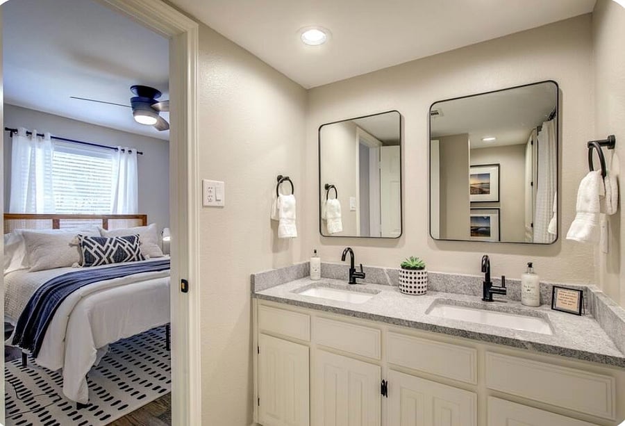 2nd bedroom, private full bathroom