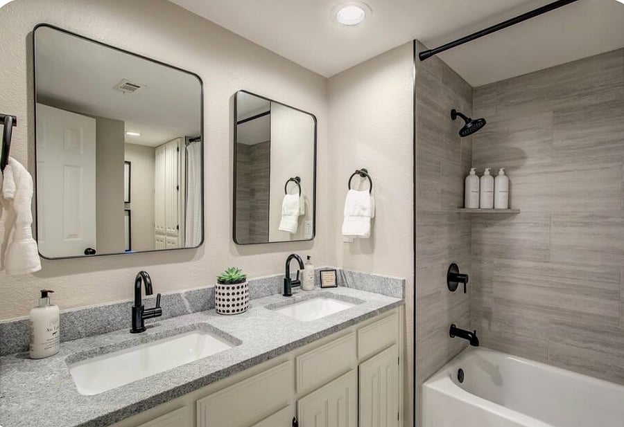 2nd bedroom, private full bathroom