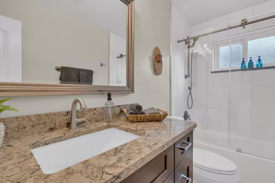 Shared bath for bedroom 2&3