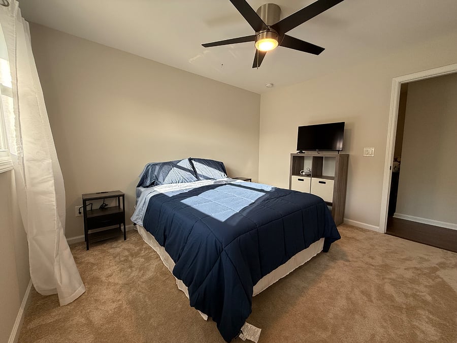 Room with queen bed