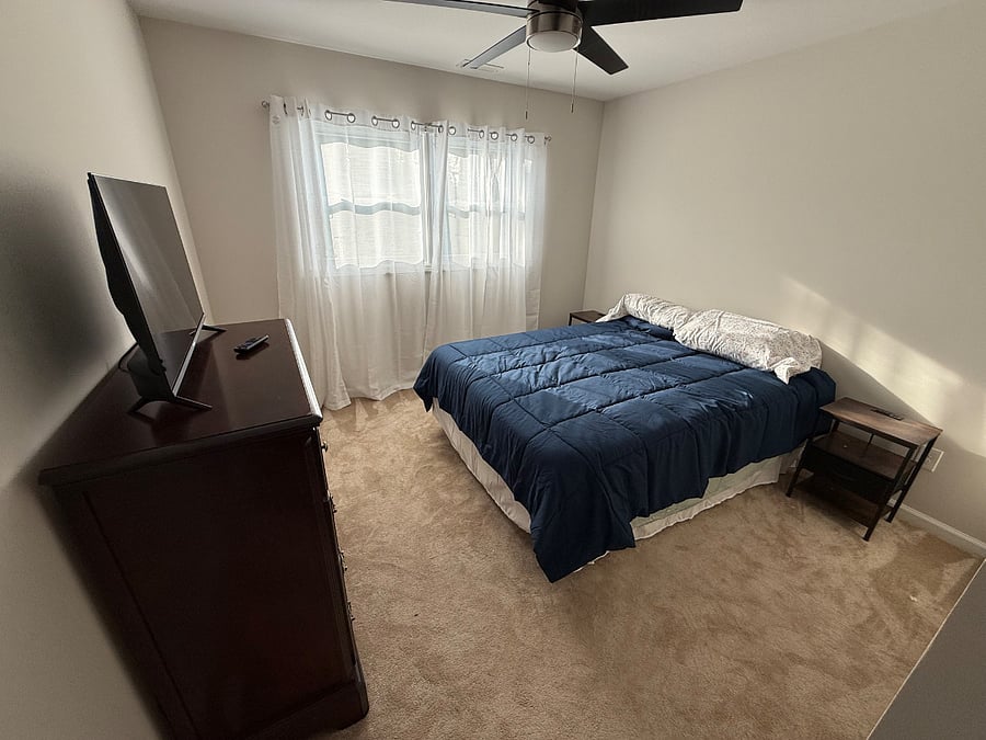 Room with queen bed