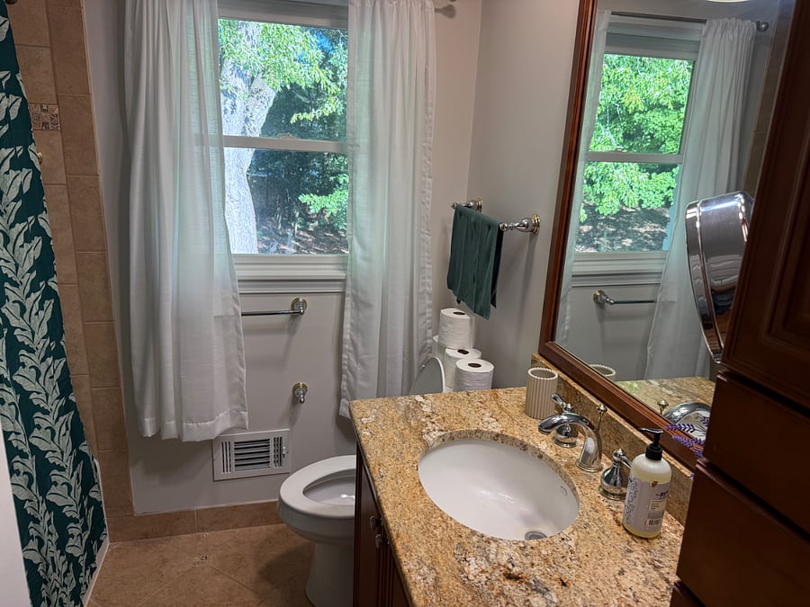 Full bath upstairs