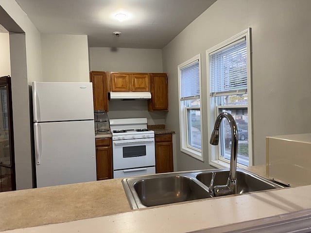 Full kitchen