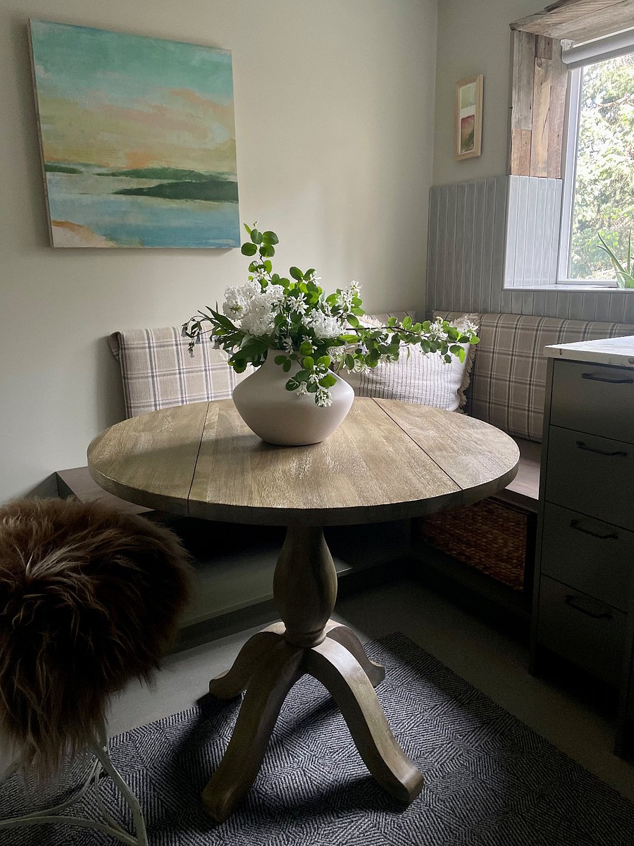 dining area within kitchen.