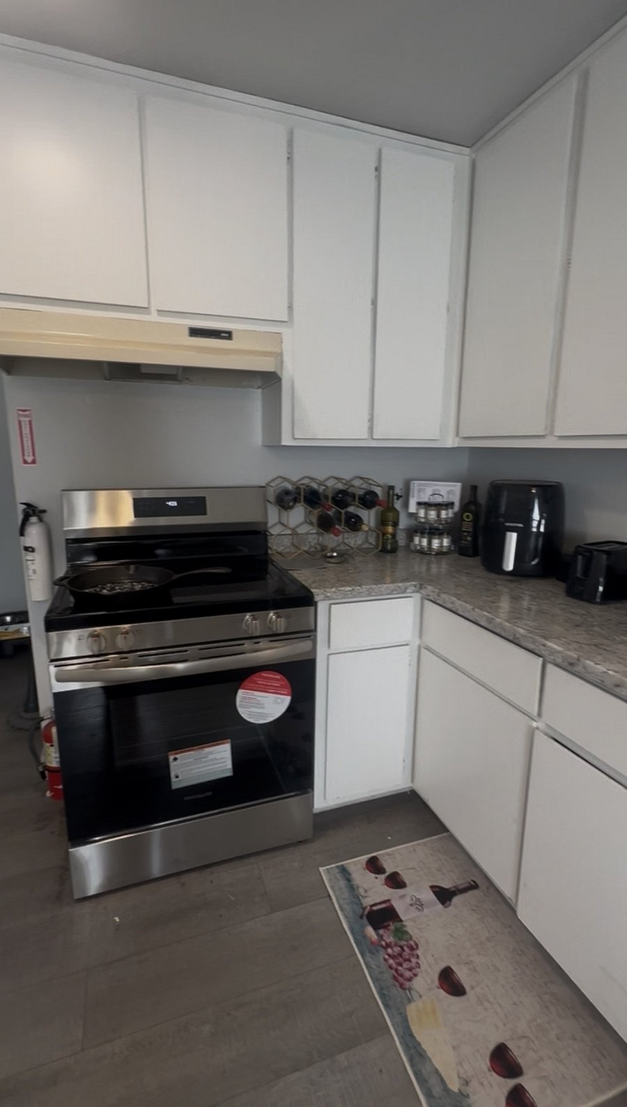 Spice Rack with Spices and Stainless Steel Glass top stove with Air Fry mode