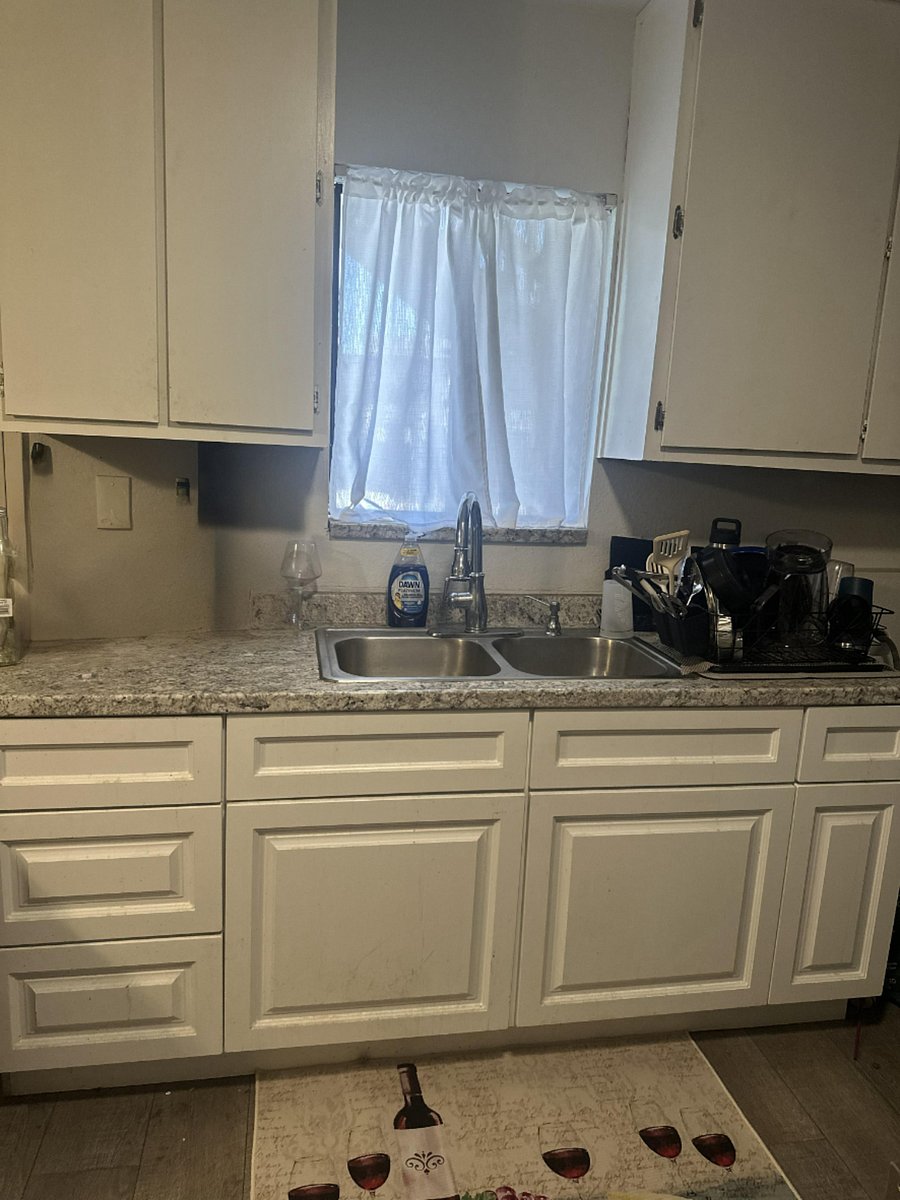 Sink area with dry rack 