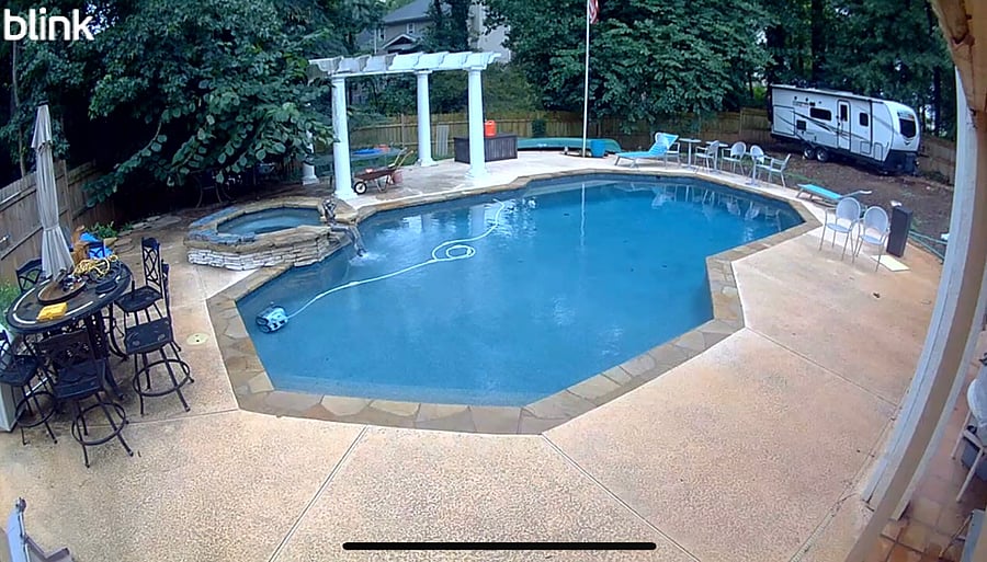 Outdoor pool (seasonal) and separate Hot Tub(Common area amenities). 