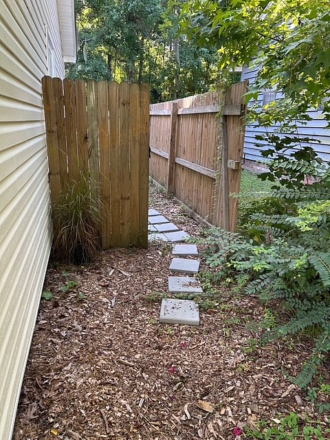 Entrance to guest suite through side yard. 
