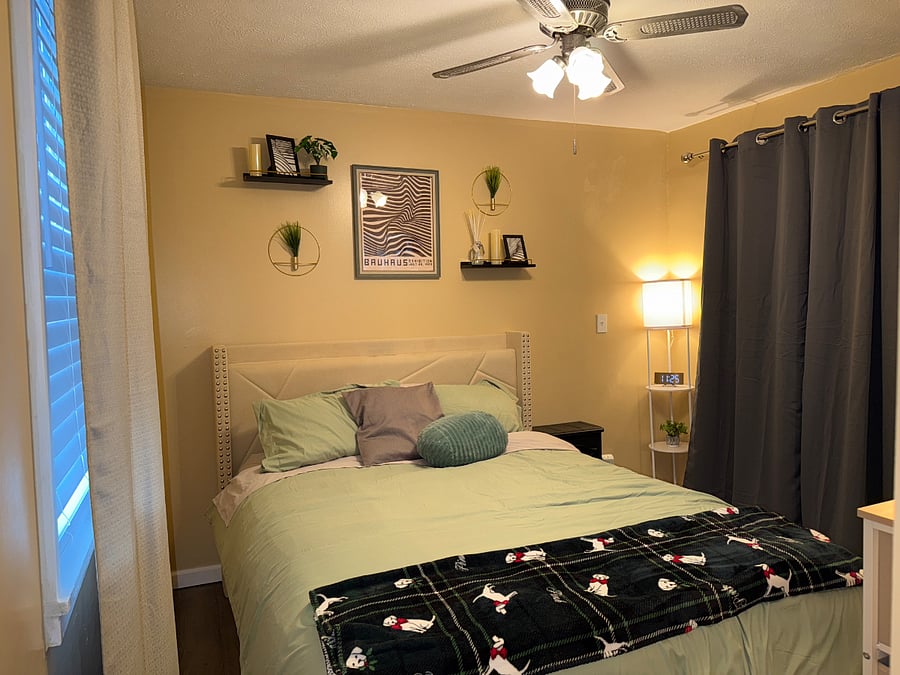 ROOM 1
Luxe Jade Oasis