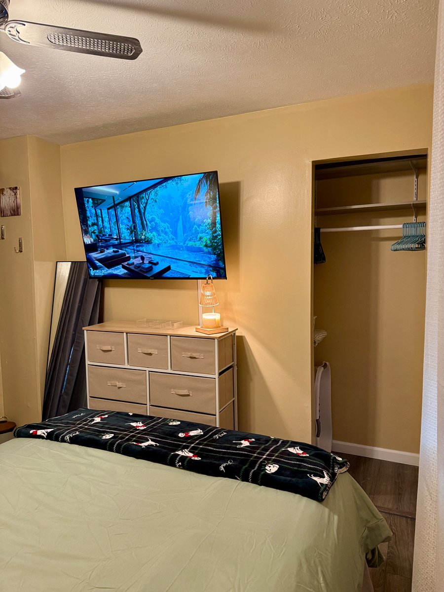 ROOM 1
 
-Queen-size bed 
-Duvet + plush blanket
-Smart TV Google
-Nightstand + lamp
-Body-length mirror
-Full Dresser
-Garment rack w/ hangers
-Storage Shelves
-Window + light filtering curtains
-Laundry + waste basket
