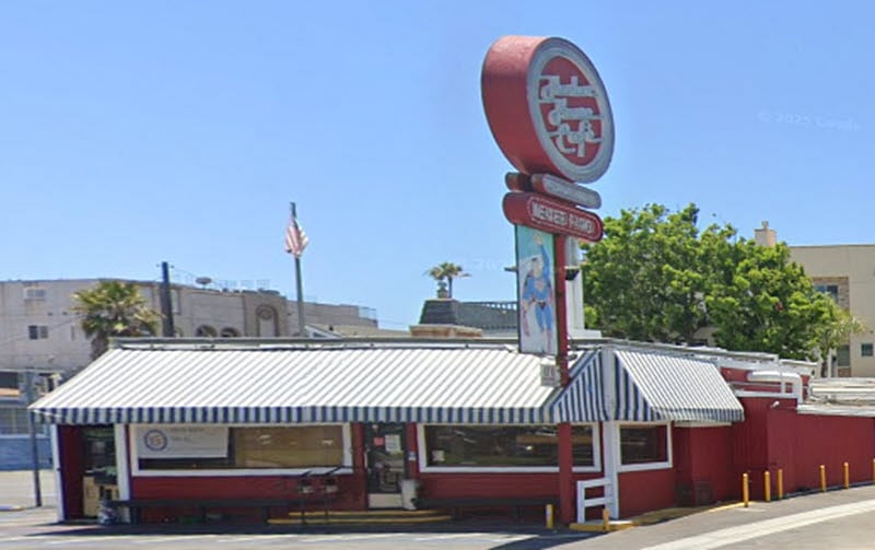 Walking distance to Harbor House Cafe.  Opened since 1939, Harbor House has been serving Coastal California patrons.  