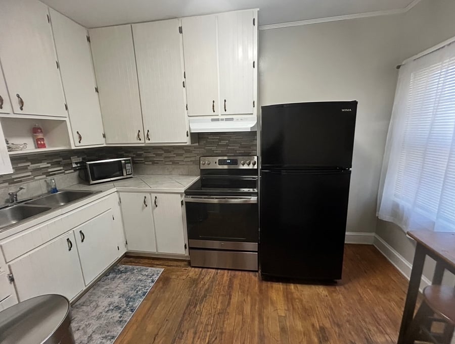 Full kitchen