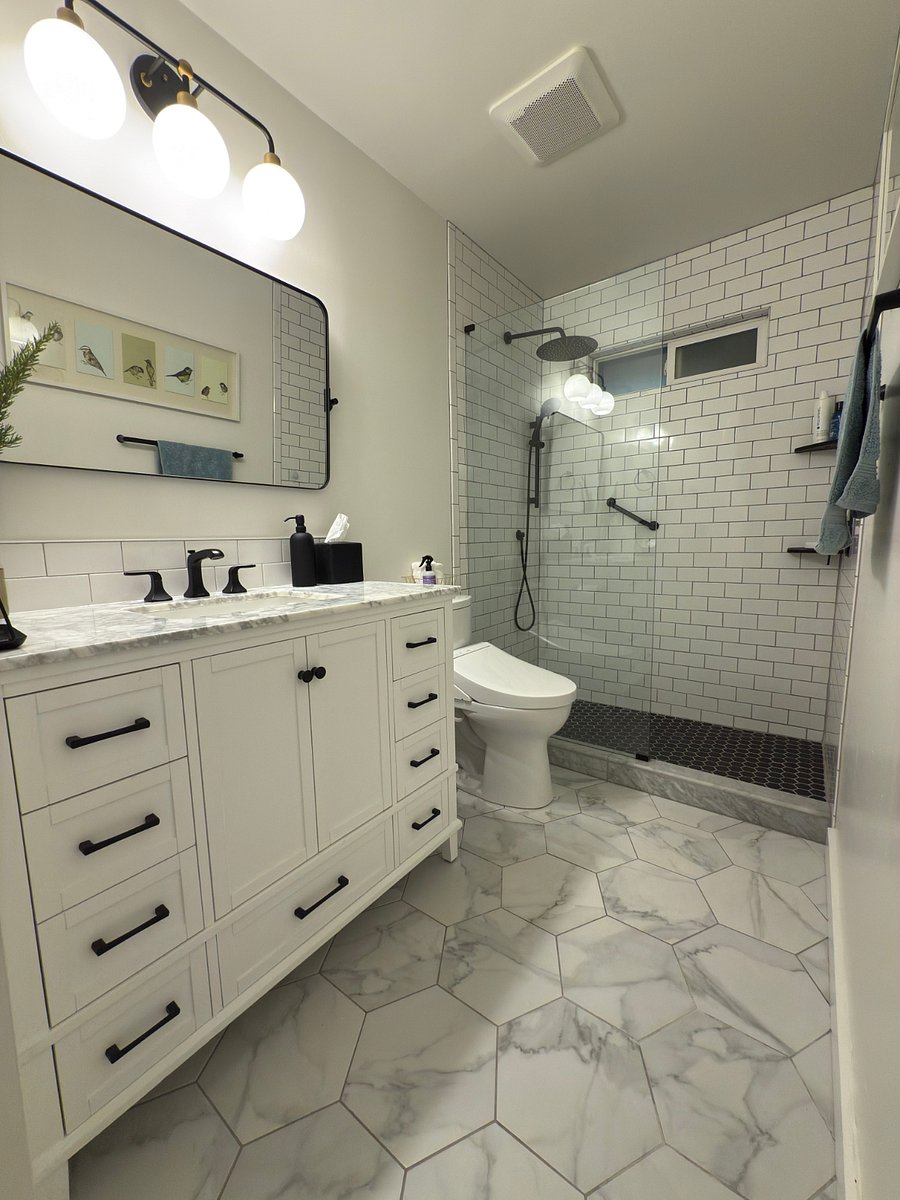 Newly remodeled bathroom, Todo bidet toilet, rain shower, heated floors