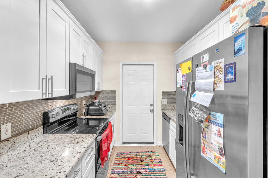 Fully Furnished Kitchen - Keurig Coffee Maker, Rice Cooker, Air Fryer, Pots and Pans, Ceramic Plates/Bowls, Glassware, Wine and Champagne Glassware, Paper Goods, Microwave, Refrigerator